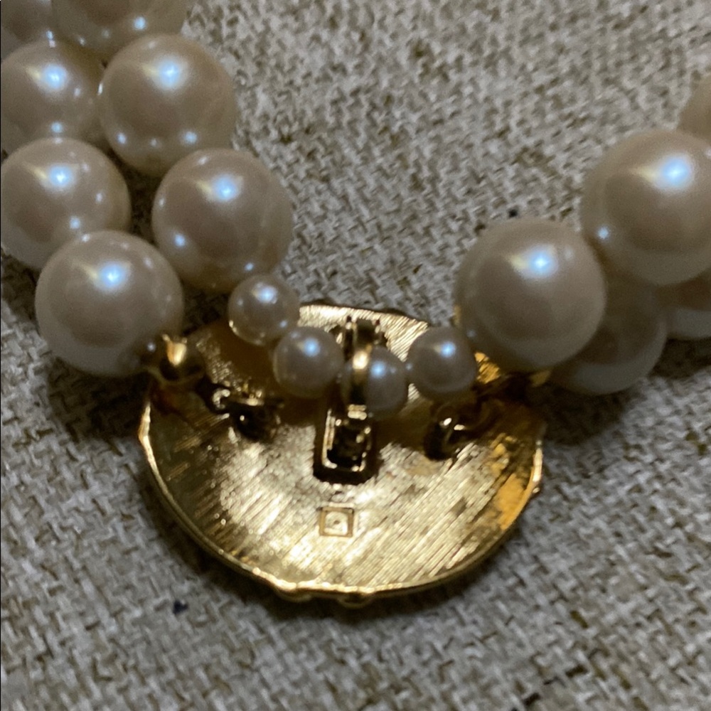 Vintage Cream and Gold Pearl Necklace - Picture 5 of 11